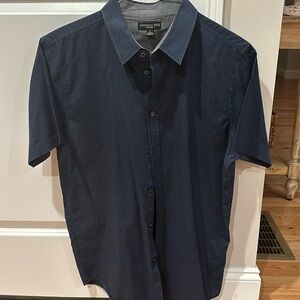 London Fog Blue Short Sleeve Button Up. Mens Large